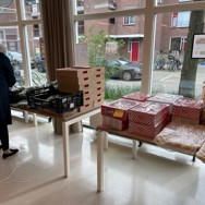 Rotterdammers maken Iftar maaltijdpakketten voor gedetineerden