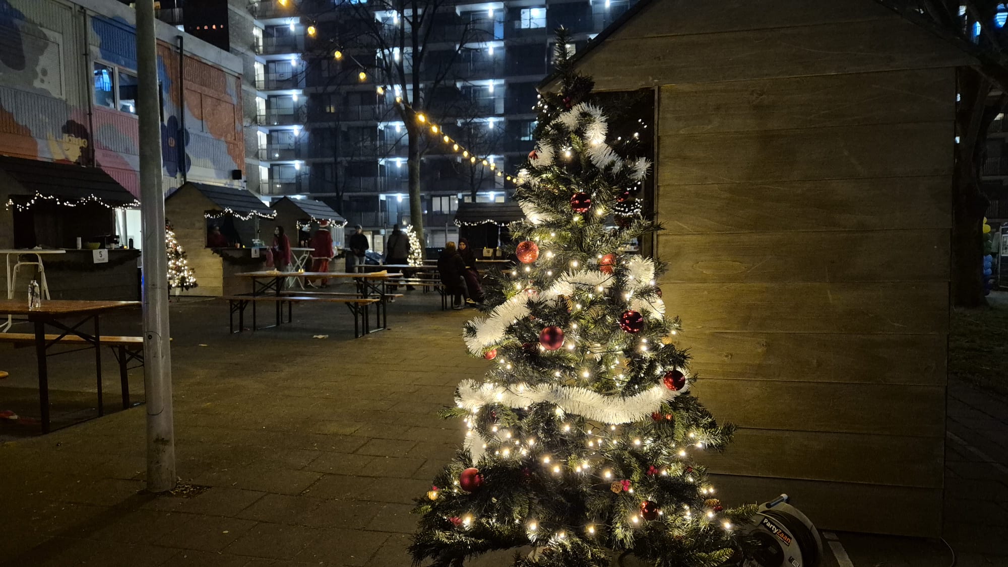 Stralend succes kerstmarkt buurthuis Kleurrijk: ‘’Samen brachten we de wijk in kerstsfeer!"