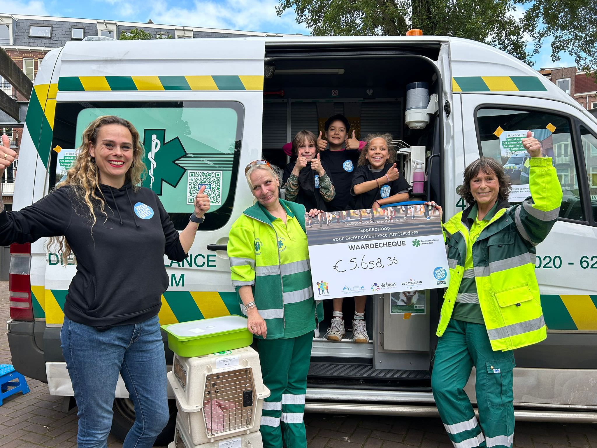 Kinderwijkraad Staatsliedenbuurt haalt ruim €5600 op voor Dierenambulance Amsterdam