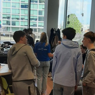 Jongeren uit Hoogvliet in gesprek over seksuele intimidatie op mbo STC Waalhaven